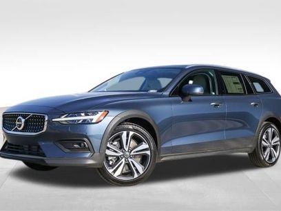 New 2026 Volvo V60 B5 Cross Country Plus w/ Climate Package