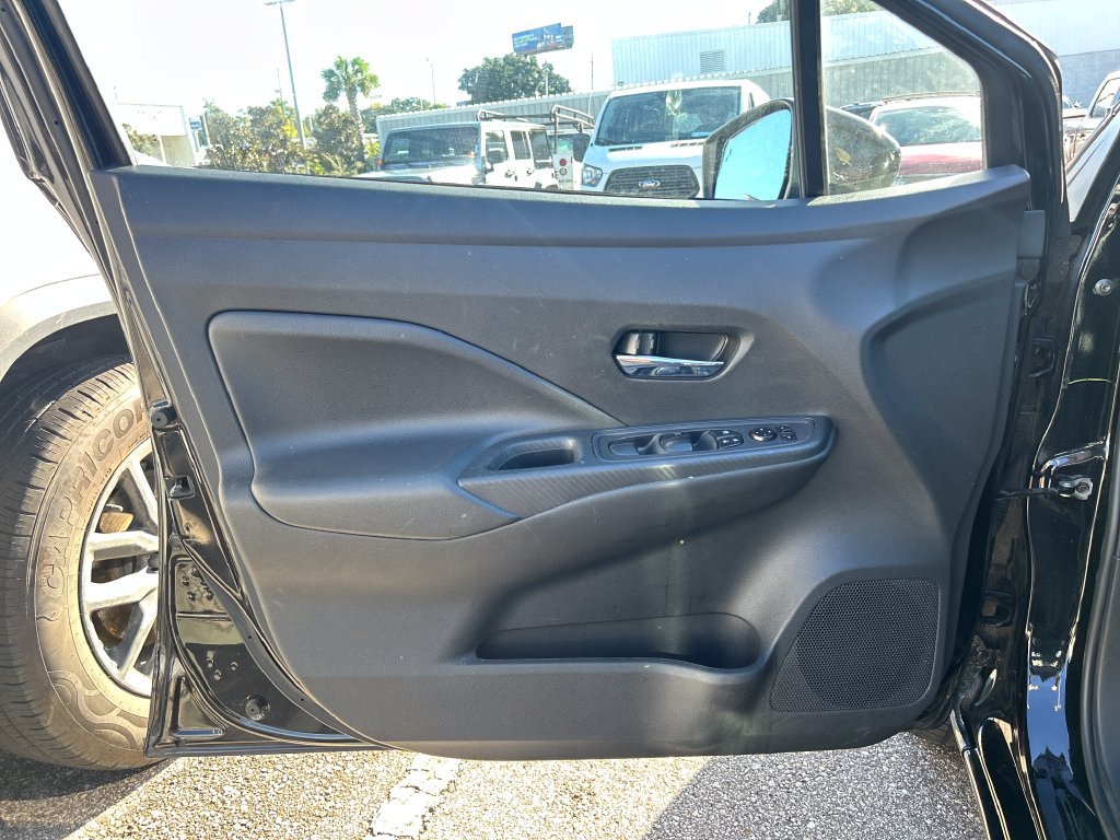 Used 2025 Nissan Versa SV FWD image 9