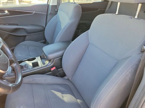 Used 2020 Kia Sorento LX w/ LX I4 Convenience Package image 4