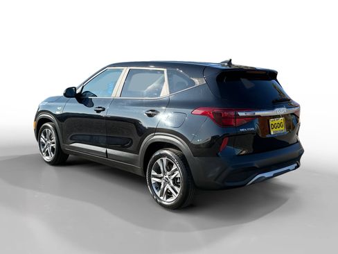 Used 2023 Kia Seltos LX image 3