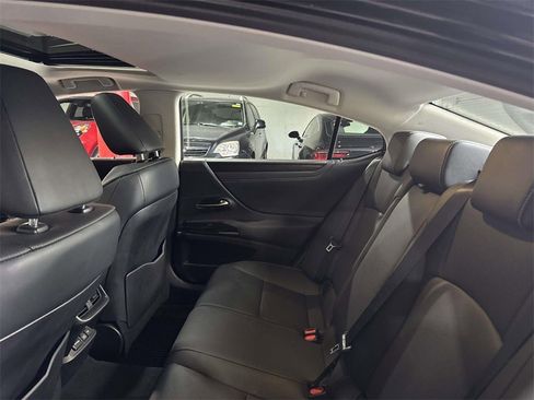 Used 2023 Lexus ES 350 w/ Premium Package image 11