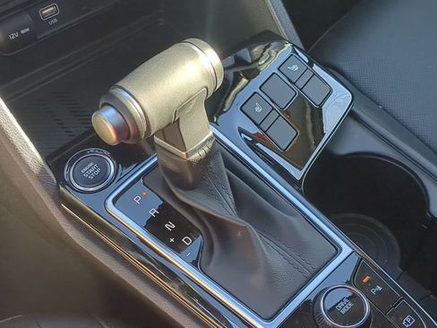 Used 2025 Kia Sportage SX image 16