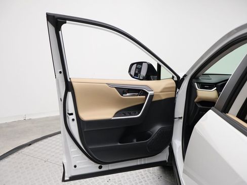 Used 2023 Toyota RAV4 Limited image 16