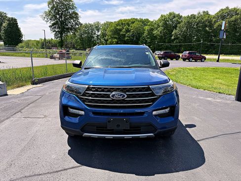 Used 2020 Ford Explorer XLT w/ Equipment Group 202A AWD/4WD image 4
