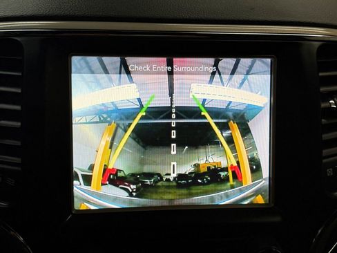 Used 2017 Jeep Grand Cherokee Limited image 27