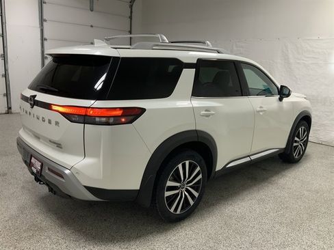 Used 2023 Nissan Pathfinder Platinum image 5
