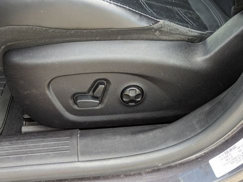 Used 2016 Chrysler 200 S w/ Navigation & Sound Group I image 27