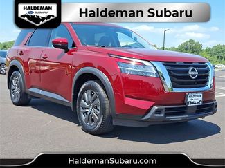 Used 2022 Nissan Pathfinder SV image 1