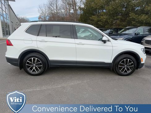 Used 2021 Volkswagen Tiguan SE w/ Panoramic Sunroof Package image 9