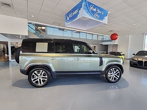 Used 2022 Land Rover Defender 110 SE image 7