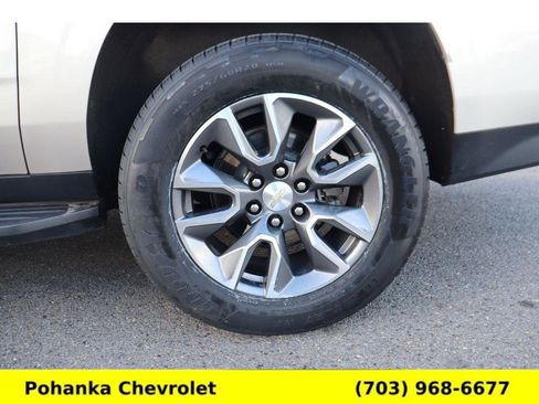 Used 2021 Chevrolet Suburban LT w/ LT Signature Package image 32