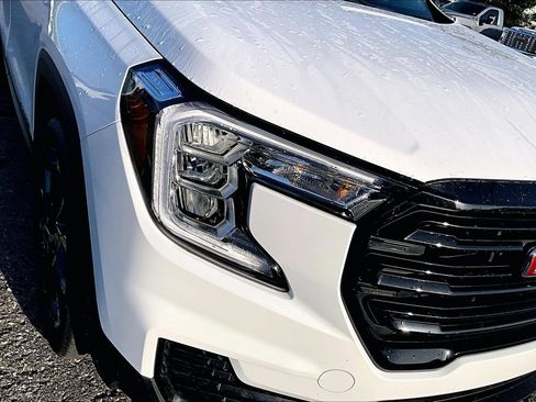 Used 2024 GMC Terrain SLE w/ Elevation Edition FWD image 30