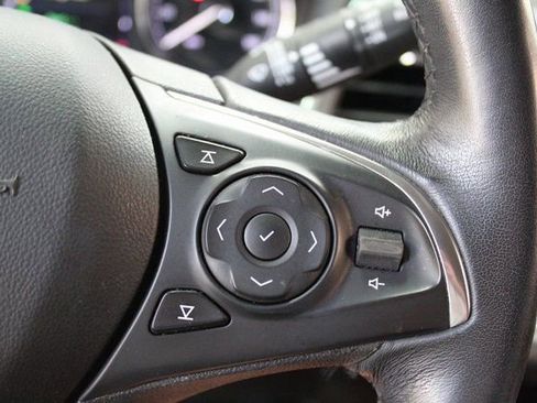 Used 2021 Buick Enclave Essence image 17