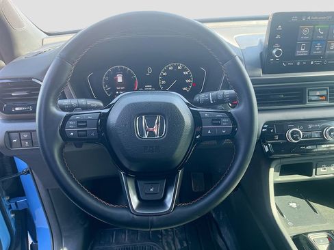 Used 2025 Honda Pilot TrailSport image 11