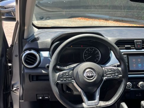 Used 2025 Nissan Versa SV FWD image 34