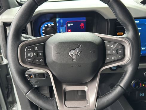 Used 2023 Ford Bronco Badlands image 17