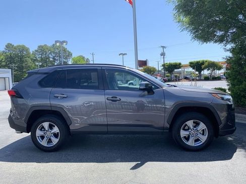 Used 2025 Toyota RAV4 XLE AWD/4WD image 9