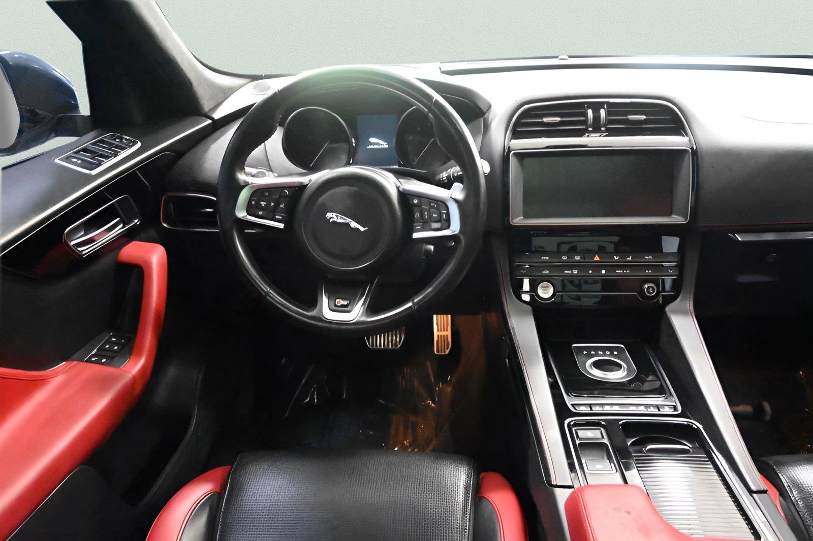 Used 2020 Jaguar F-PACE S AWD/4WD image 11
