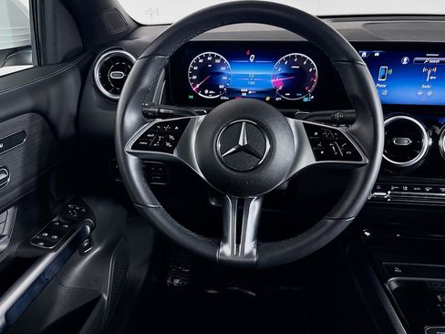 Used 2026 Mercedes-Benz GLB 250 image 4