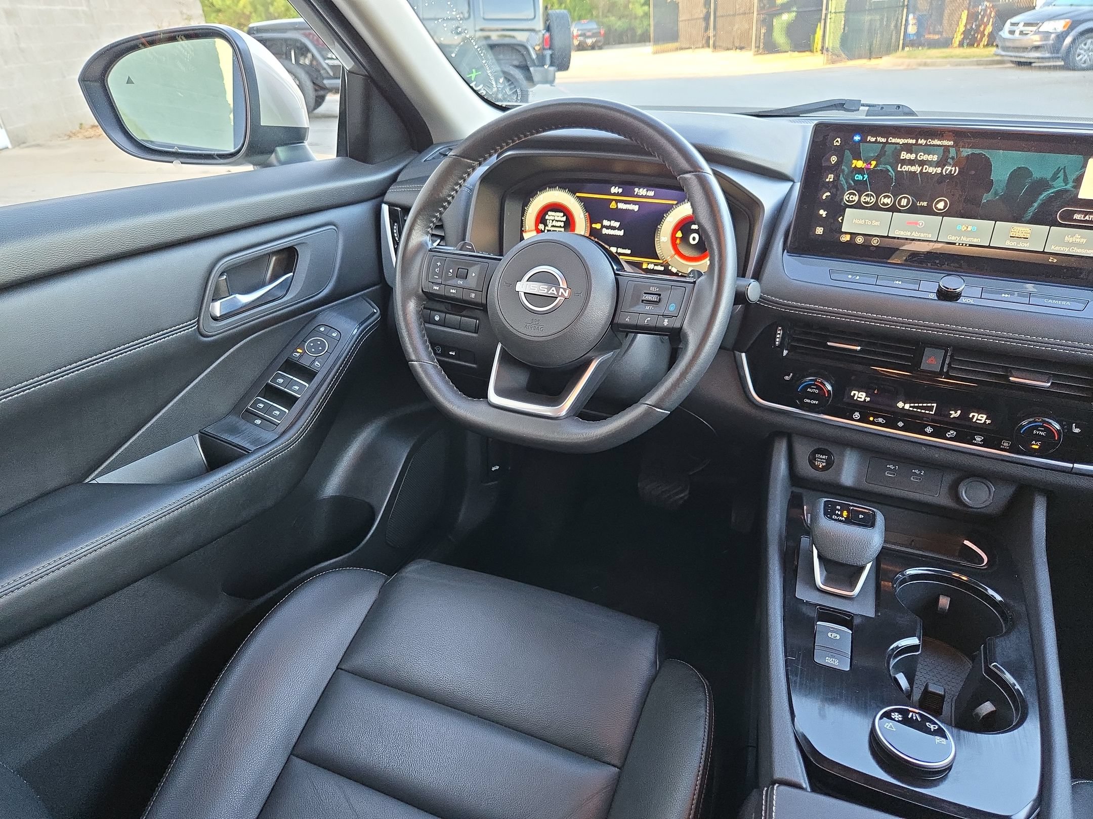 Used 2024 Nissan Rogue SL AWD/4WD image 9