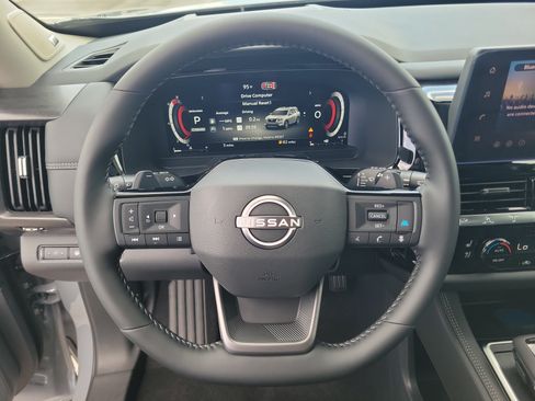 New 2026 Nissan Pathfinder Platinum FWD image 16