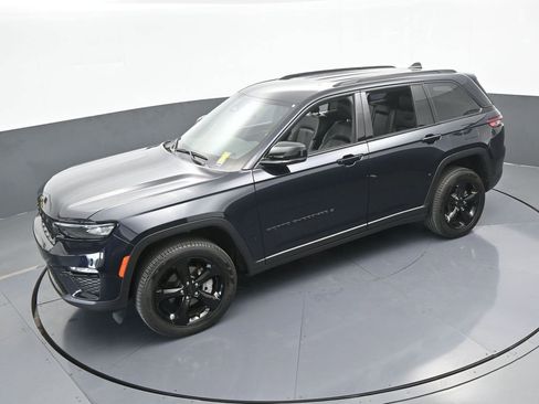 Used 2024 Jeep Grand Cherokee Limited w/ Black Appearance Package image 50