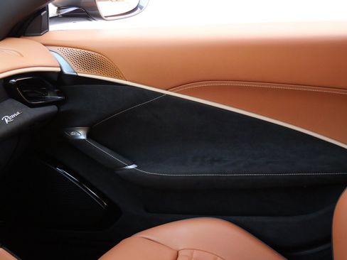 Used 2023 Ferrari Roma image 15