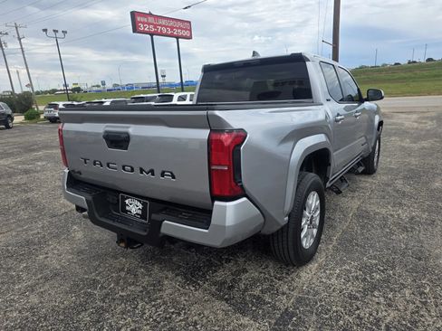 Used 2025 Toyota Tacoma SR5 image 7