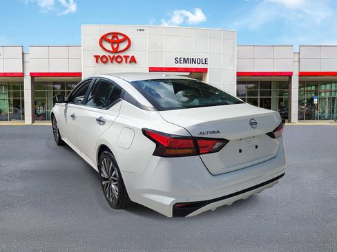 Used 2025 Nissan Altima 2.5 SV FWD image 4
