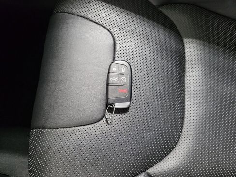 Used 2021 Jeep Cherokee Latitude Lux w/ Comfort/Convenience Group image 32