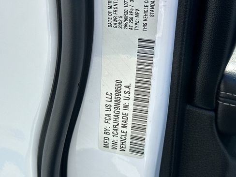 Used 2022 Jeep Grand Cherokee Altitude AWD/4WD image 28