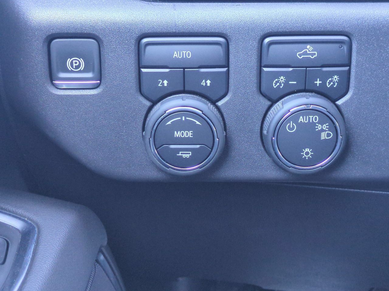 Used 2024 Chevrolet Silverado 1500 LT AWD/4WD image 18
