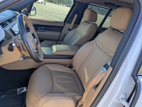 Certified 2025 Land Rover Range Rover SE image 19