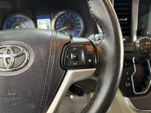 Used 2017 Toyota Sienna XLE w/ XLE Navigation Package AWD/4WD image 18