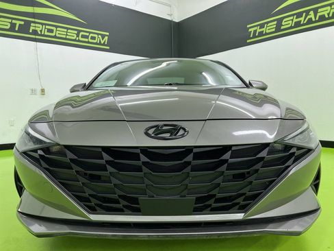 Used 2023 Hyundai Elantra SEL w/ Convenience Package FWD image 3