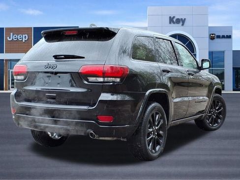 Used 2022 Jeep Grand Cherokee Laredo X AWD/4WD image 5