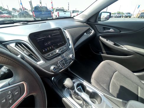 Used 2025 Chevrolet Malibu LT FWD image 22