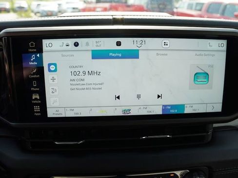 Used 2024 Jeep Wrangler Sahara image 22