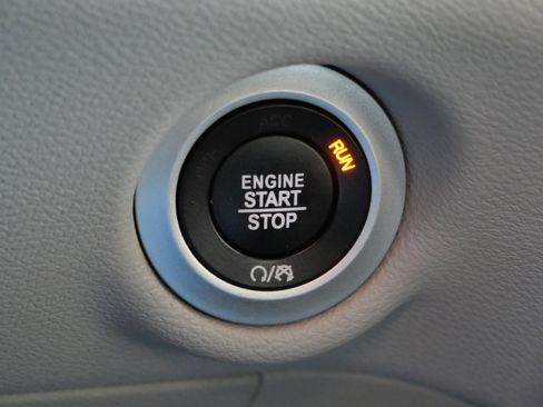 Used 2017 Chrysler Pacifica Touring-L image 27