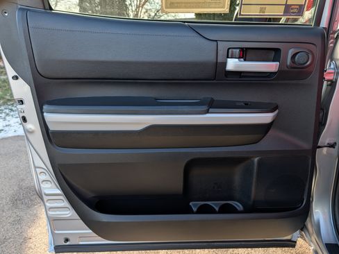 Used 2019 Toyota Tundra SR5 w/ Convenience Package image 30