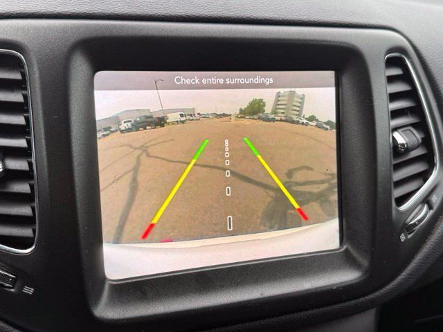 Used 2018 Jeep Compass Trailhawk w/ Leather Interior Group AWD/4WD image 3