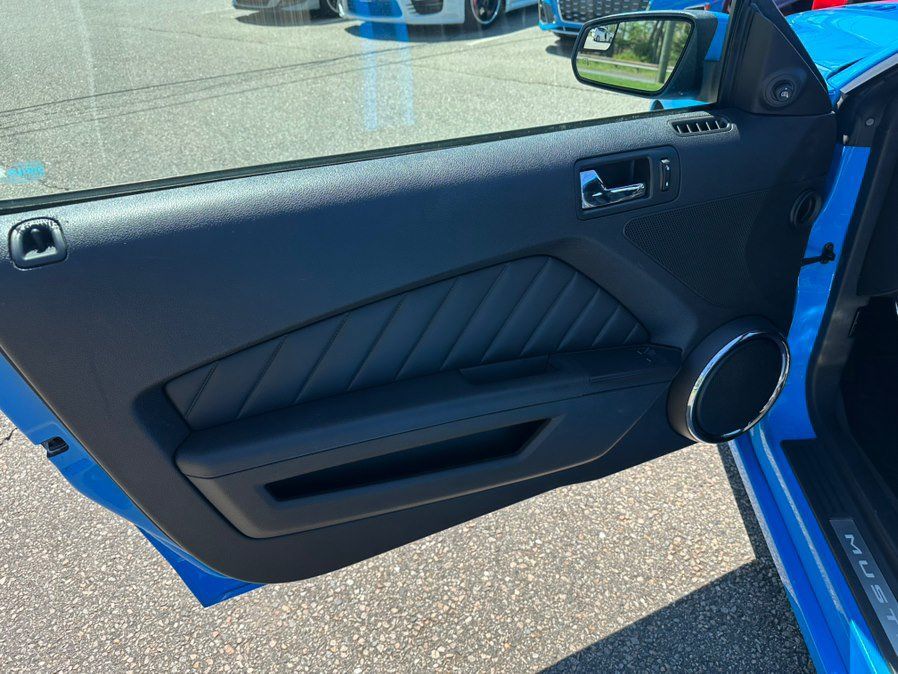 Used 2013 Ford Mustang GT Premium w/ Security Pkg RWD image 9