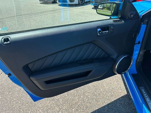 Used 2013 Ford Mustang GT Premium w/ Security Pkg RWD image 9