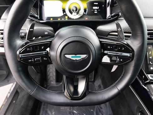 Used 2025 Aston Martin V8 Vantage Coupe image 30