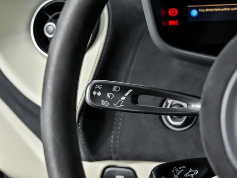 Used 2018 McLaren 570S Spider image 33