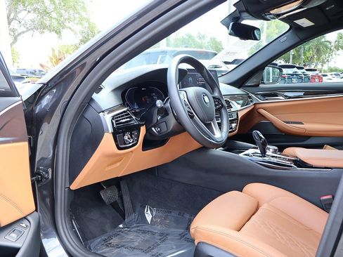 Used 2023 BMW 530e w/ Premium Package image 28