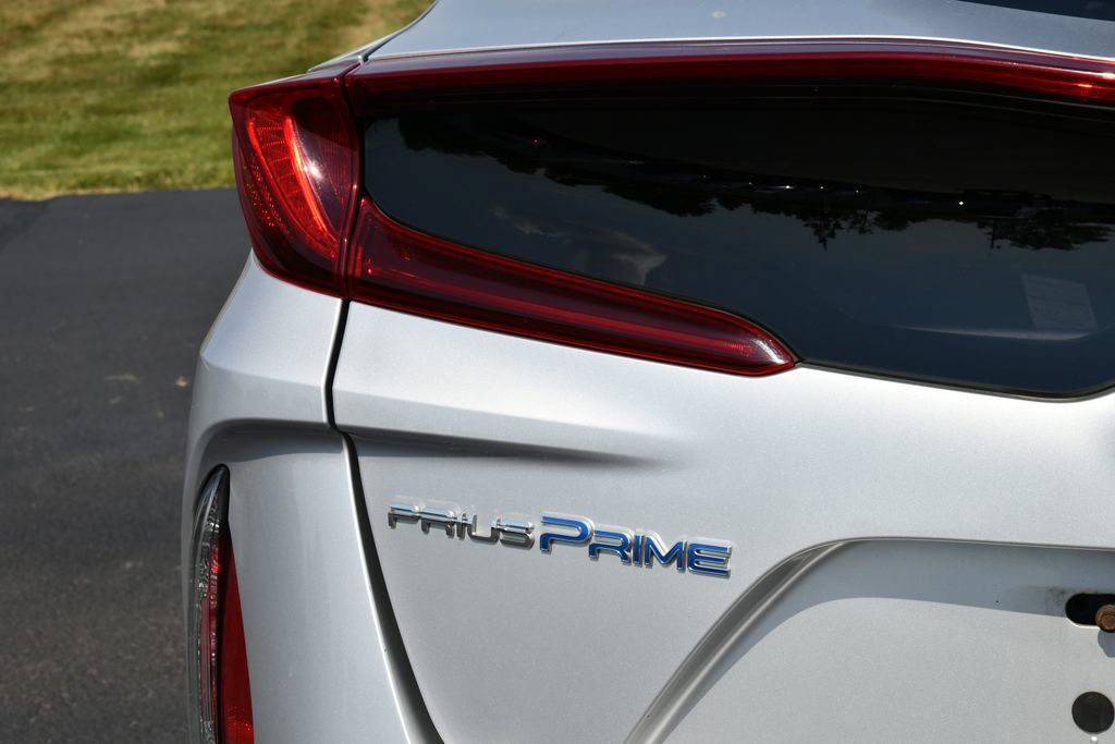 Used 2021 Toyota Prius Prime XLE FWD image 32