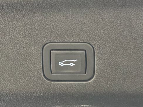 Used 2024 GMC Yukon Denali image 7