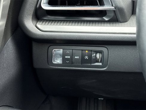 Used 2024 Chevrolet Traverse LT image 39