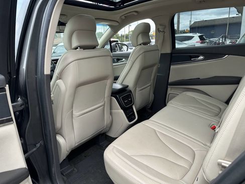 Used 2017 Lincoln MKX Reserve w/ Driver Assistance Package image 37